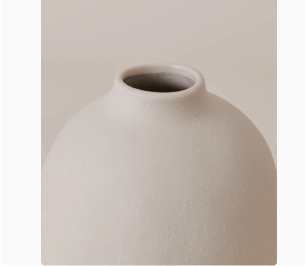 White Nordic Minimalist Ceramic Vase Advanced